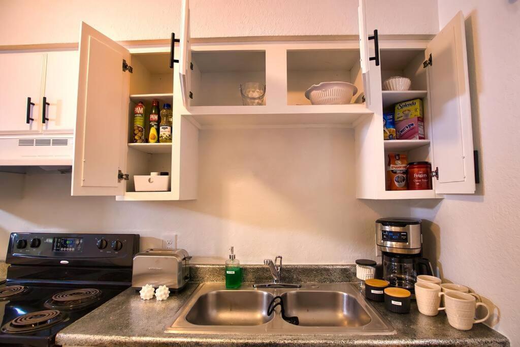Chic & Cozy 2 Bedroom - 1 Bathroom - Rated Best Eagle Pass Eksteriør bilde
