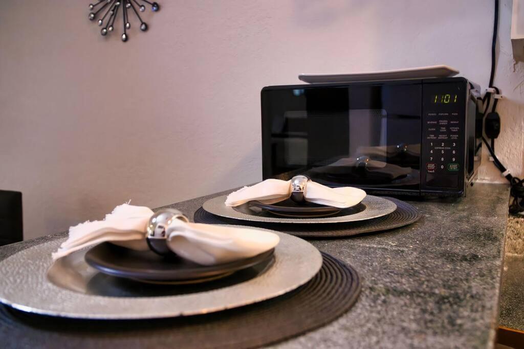 Chic & Cozy 2 Bedroom - 1 Bathroom - Rated Best Eagle Pass Eksteriør bilde