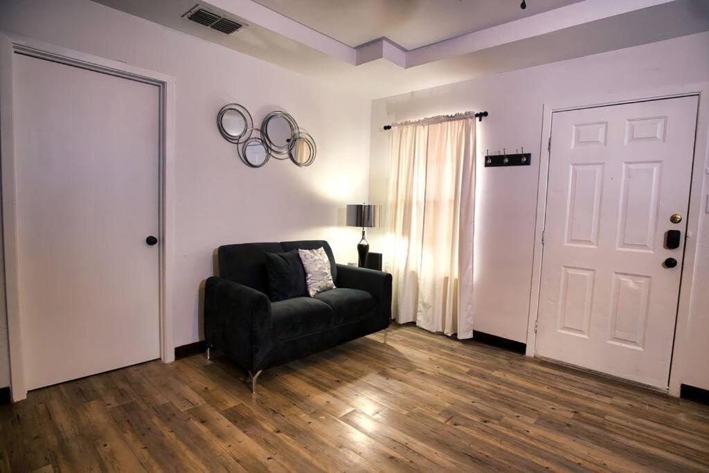 Chic & Cozy 2 Bedroom - 1 Bathroom - Rated Best Eagle Pass Eksteriør bilde