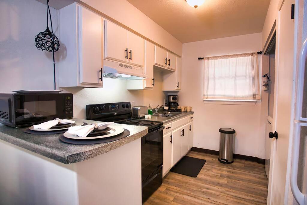 Chic & Cozy 2 Bedroom - 1 Bathroom - Rated Best Eagle Pass Eksteriør bilde