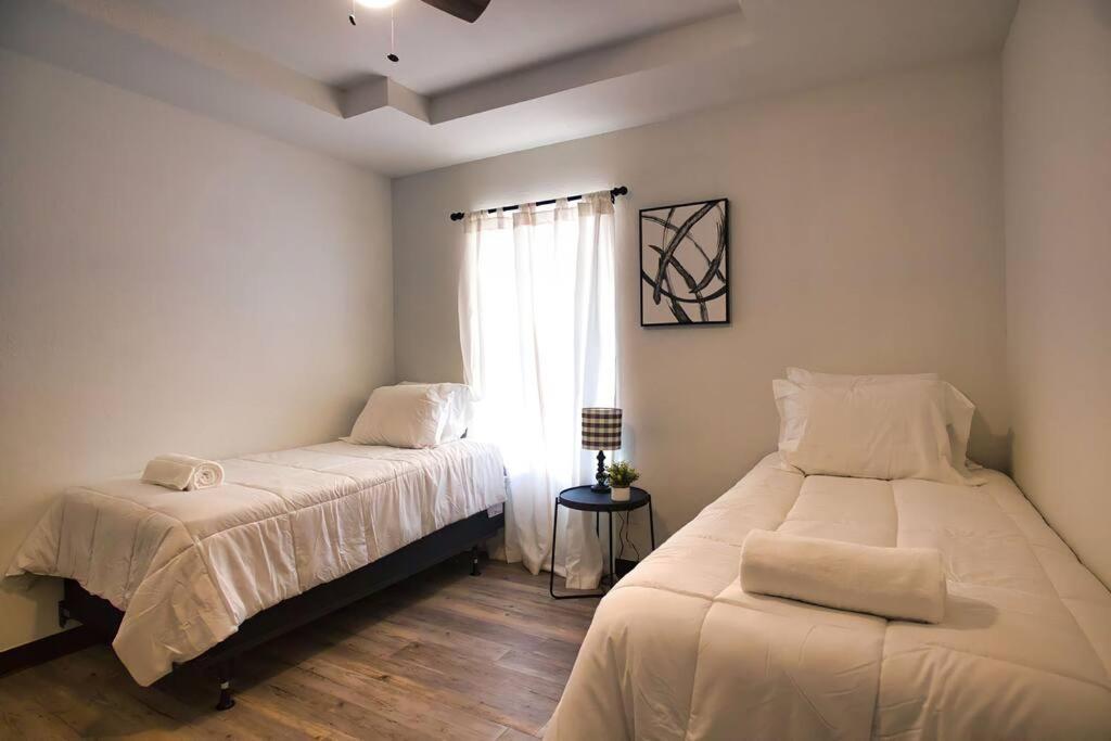 Chic & Cozy 2 Bedroom - 1 Bathroom - Rated Best Eagle Pass Eksteriør bilde