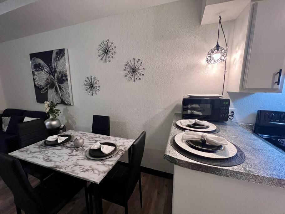 Chic & Cozy 2 Bedroom - 1 Bathroom - Rated Best Eagle Pass Eksteriør bilde